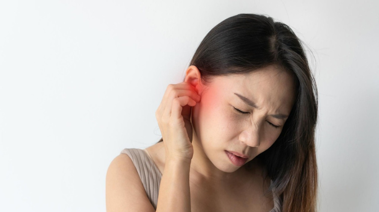 ear cholesteatoma symptoms